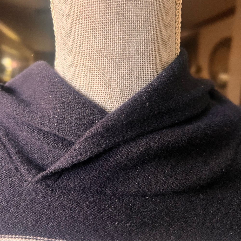 Vince 100% Cashmere Striped Blue White Hooded Sweater size Medium - Picture 4 of 9
